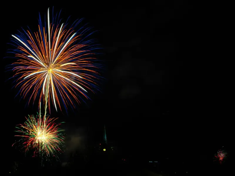 عرض العاب نارية متزامن مع الموسيقى (Pyromusical)
